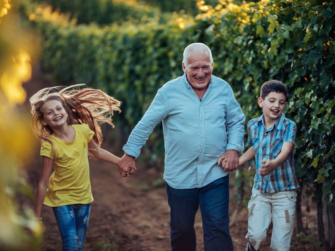 Grandad and Grandchildren 2377374783 aspect ratio 400 300