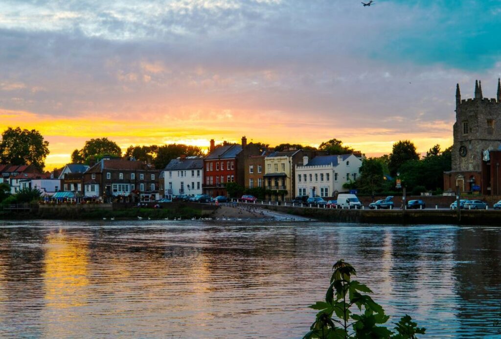 Thames Path Ultra Challenge aspect ratio 288 195