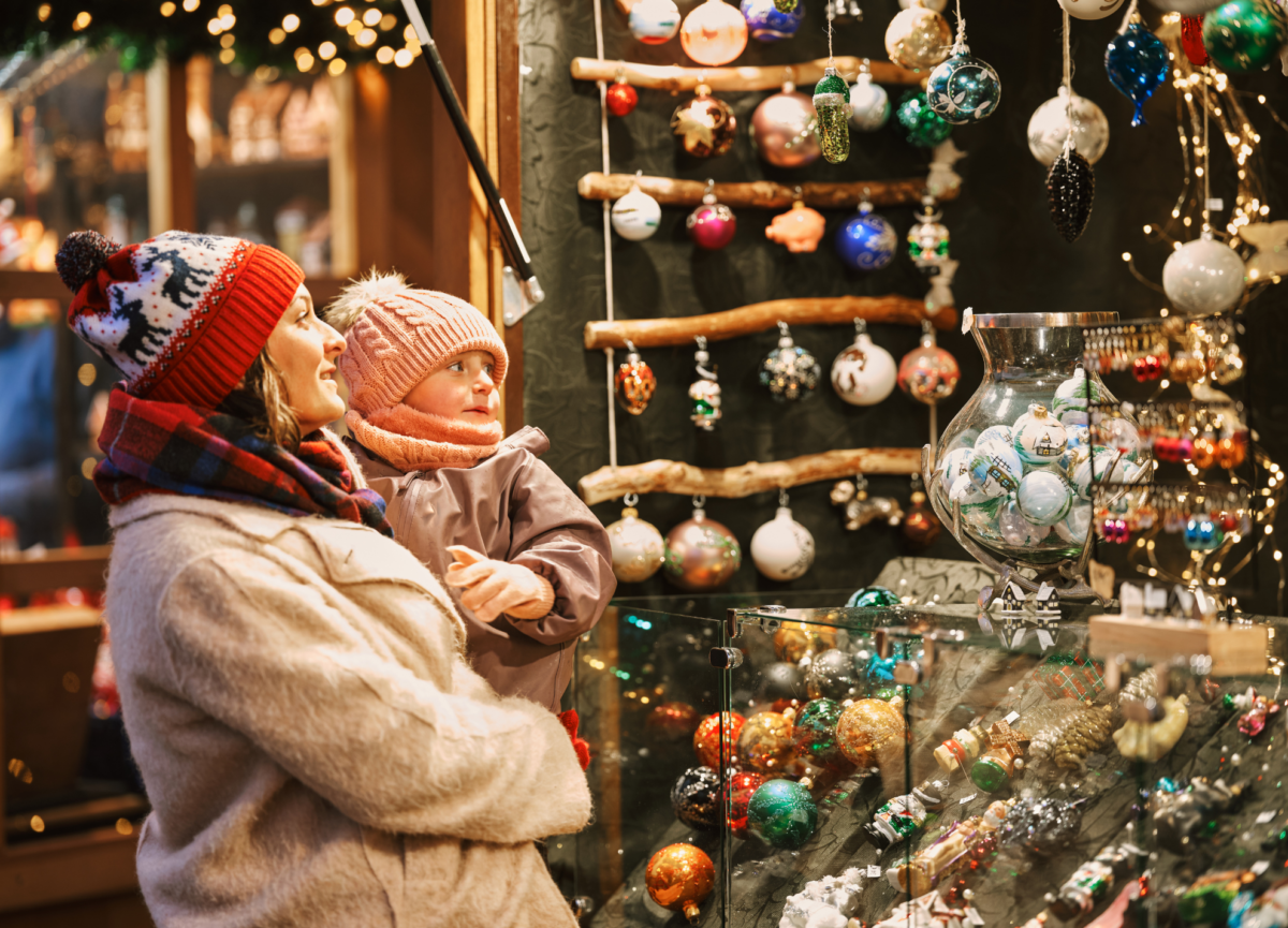 Christmas Market 1 scaled aspect ratio 405 292